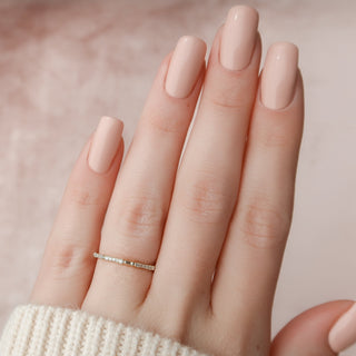 Round diamond pavé wedding band with sparkling micro-set stones – classic and elegant