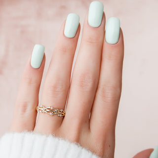 Twig wedding band with round diamonds – nature-inspired and elegant design