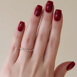 Half eternity wedding band with round diamonds – elegant and timeless design