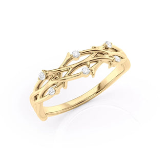Twig wedding band with round diamonds – nature-inspired and elegant design