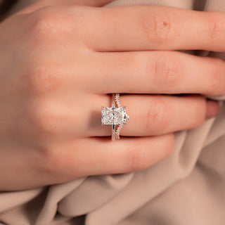 Curved wedding band with round diamonds – graceful and elegant contour design