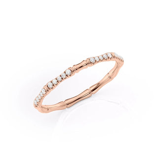 Round diamond pavé wedding band with sparkling micro-set stones – classic and elegant