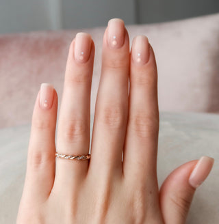 Twisted wedding band with round diamonds – elegant and unique braided design