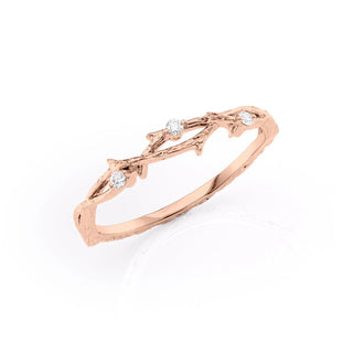 Twig-inspired wedding band with round diamonds – nature-themed and elegant design