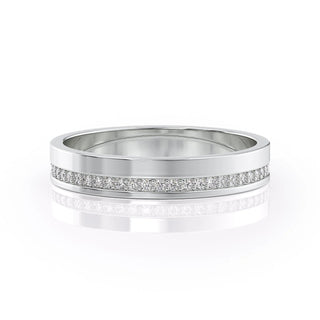 Pavé wedding band with round diamonds – classic sparkle in a refined setting