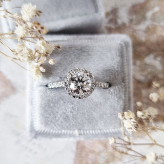 Round Halo Style Lab Grown Diamond Engagement Ring – Classic Beauty with Modern Sustainable Sparkle