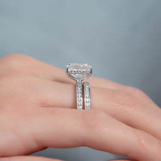 Half eternity wedding band with round diamonds – classic and elegant sparkle