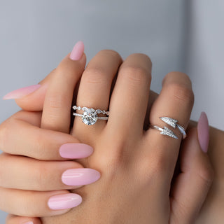 Dainty wedding band with round and marquise diamonds – delicate and elegant design