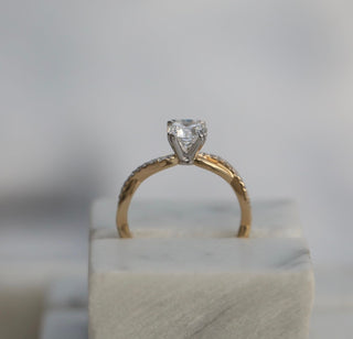 0.89 Carat Round CVD Diamond Engagement Ring with Twisted Band – E Color, VS1 Clarity, Lab-Grown Diamond Design