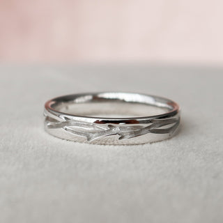 Classic plain wedding band with polished finish – simple and timeless design