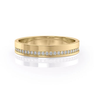 Pavé wedding band with round diamonds – classic sparkle in a refined setting