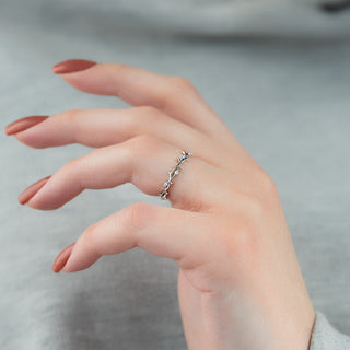 Round diamond twig wedding band – nature-inspired design with organic elegance