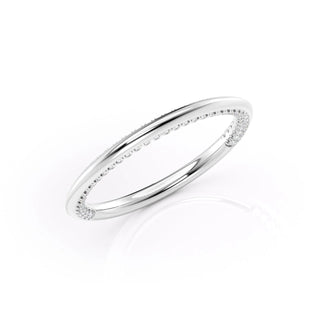 Unique wedding band with round diamonds – modern and artistic design