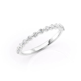 Half eternity wedding band with round diamonds – elegant and timeless design