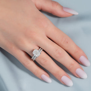 Half eternity wedding band with round diamonds – classic and elegant sparkle