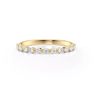 Half eternity wedding band with round diamonds – elegant and timeless design