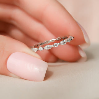 Dainty wedding band with round and marquise diamonds – delicate and elegant design