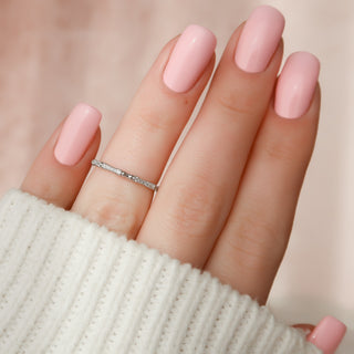 Round diamond pavé wedding band with sparkling micro-set stones – classic and elegant