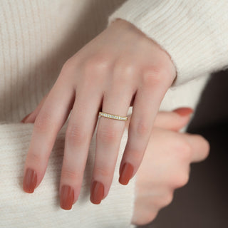 Vintage wedding band with round diamonds – antique-inspired design with intricate details