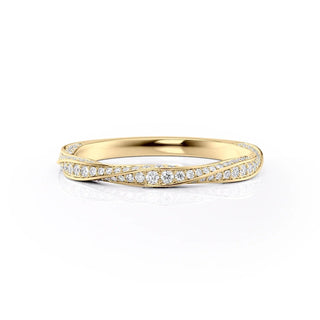 Twisted wedding band with round diamonds – stylish and elegant intertwined design