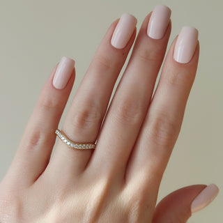 Round diamond pavé wedding band – timeless elegance with continuous sparkle