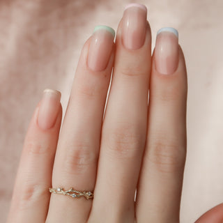 Twig-inspired wedding band with round diamonds – nature-themed and elegant design