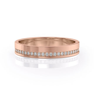 Pavé wedding band with round diamonds – classic sparkle in a refined setting