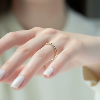 Unique wedding band with round diamonds – modern and artistic design