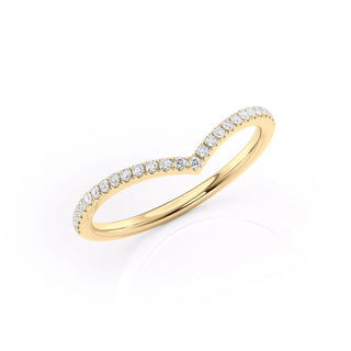 Curved wedding band with round diamonds – graceful and elegant contour design