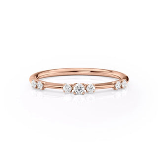 Dainty wedding band with round diamonds – elegant and minimal design