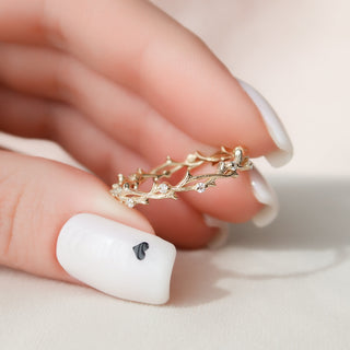Round diamond twig wedding band – delicate nature-inspired design with organic charm
