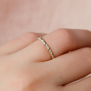 Twisted wedding band with round diamonds – elegant and unique braided design