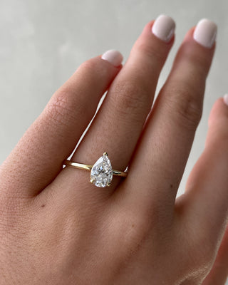 1.80 CT-3.80 CT Pear Solitaire Style E/VS1 Lab Grown Diamond Engagement Ring - violetjewels