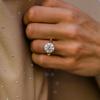 3.0-5.04 CT Round Shaped Lab Grown Diamond Unique Engagement Ring