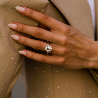 3.0-5.04 CT Round Shaped Lab Grown Diamond Unique Engagement Ring