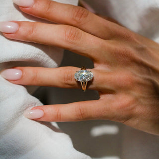 3.0-5.0 CT Oval Shaped Lab Grown Diamond Splite Shank Engagement Ring