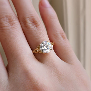 1.50 CT Round Cut Vintage Style Moissanite Engagement Ring