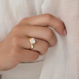 1.24-3.50 CT Oval Shaped Lab Grown Diamond Unique Engagement Ring