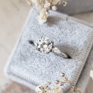 1.0 CT Round Cut Three Stone E/VS1 Lab Grown Diamond Engagement Ring - violetjewels