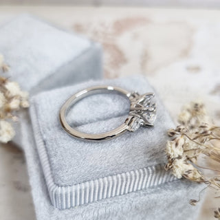 1.0 CT Round Cut Three Stone E/VS1 Lab Grown Diamond Engagement Ring - violetjewels