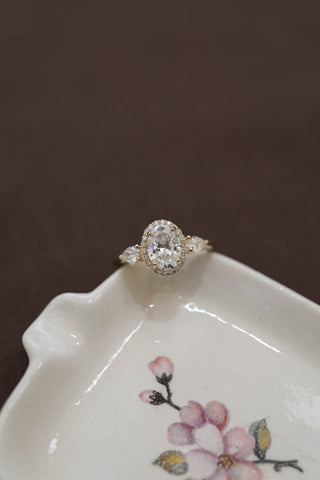 1.20 CT - 3.50 CT Oval Three Stone Diamond Engagement Ring