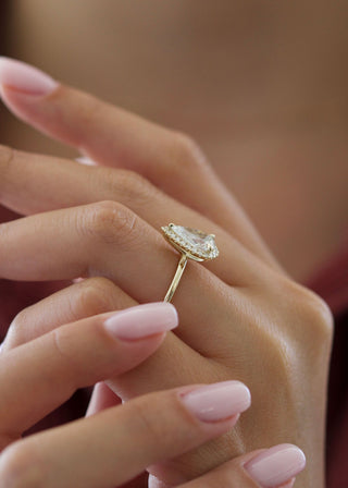 2ct Pear G-VS2 Diamond Engagement Ring With Halo Setting - violetjewels