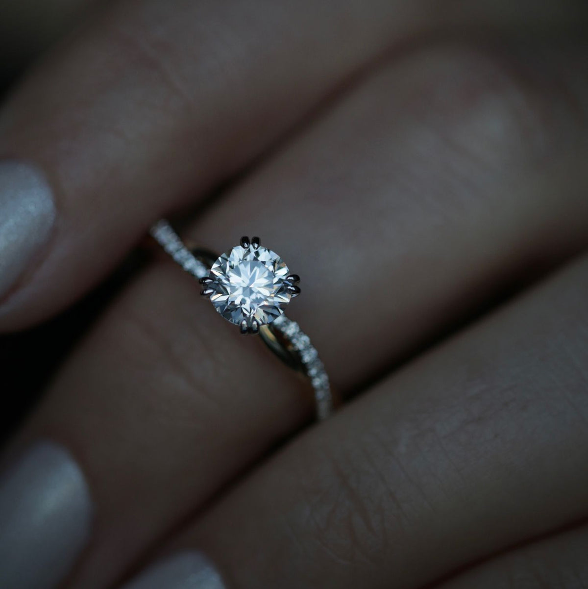 Elegant Round Twisted CVD Diamond Engagement Ring – Sparkling, Romantic, and Ethical