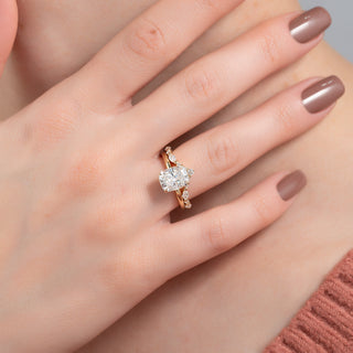 Curved wedding band with round and marquise diamonds – graceful and unique design