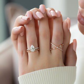 Round diamond twig wedding band – nature-inspired design with organic elegance