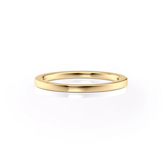 Plain wedding band in polished 14K gold – minimalist and timeless design