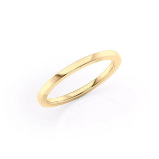 Plain wedding band in polished 14K gold – minimalist and timeless design