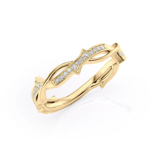 Twig-style wedding band with round diamonds – nature-inspired and delicate design