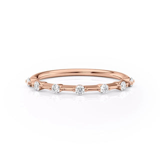 Dainty wedding band with round diamonds – subtle sparkle in a slim design