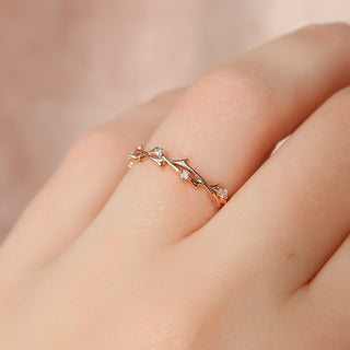 Round diamond twig wedding band – nature-inspired design with organic elegance